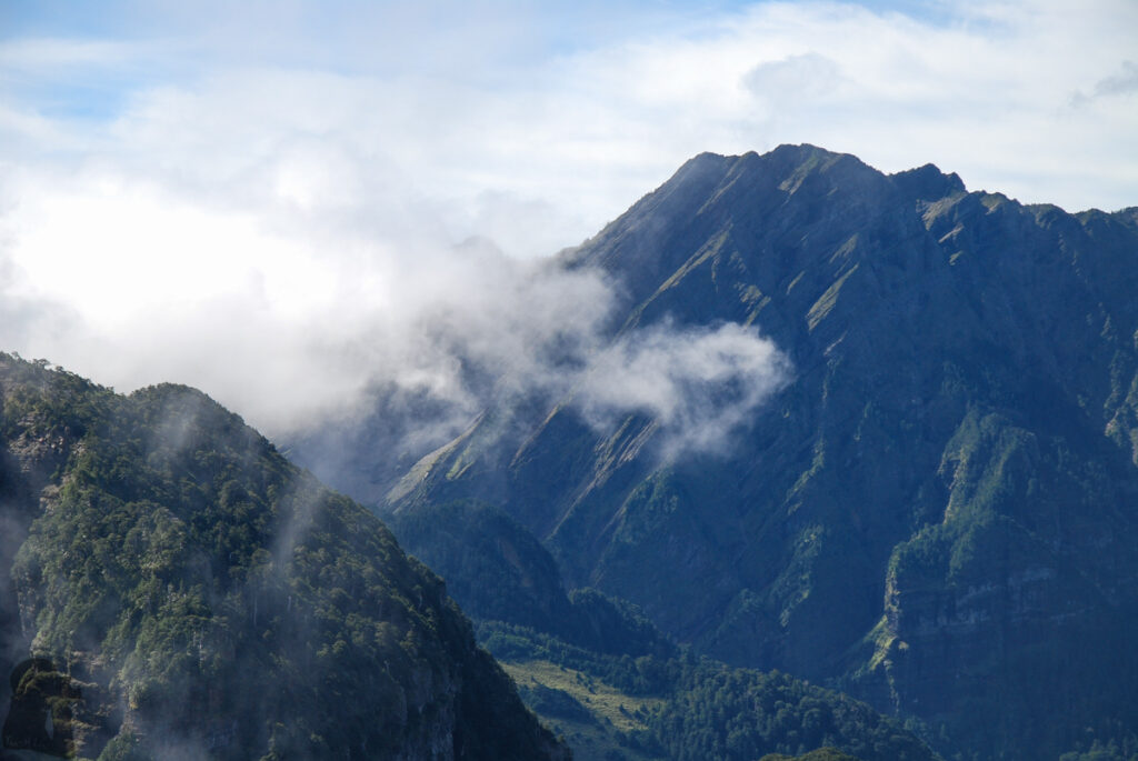 Dabajianshan (大霸尖山), the Iconic High Mountain with the Imposing Summit Mutelabashan (穆特勒布山)