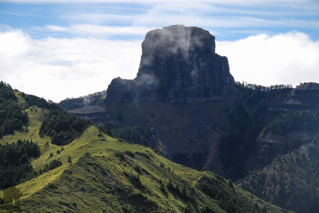 Dabajianshan (大霸尖山), the Iconic High Mountain with the Imposing Summit Dabajianshan