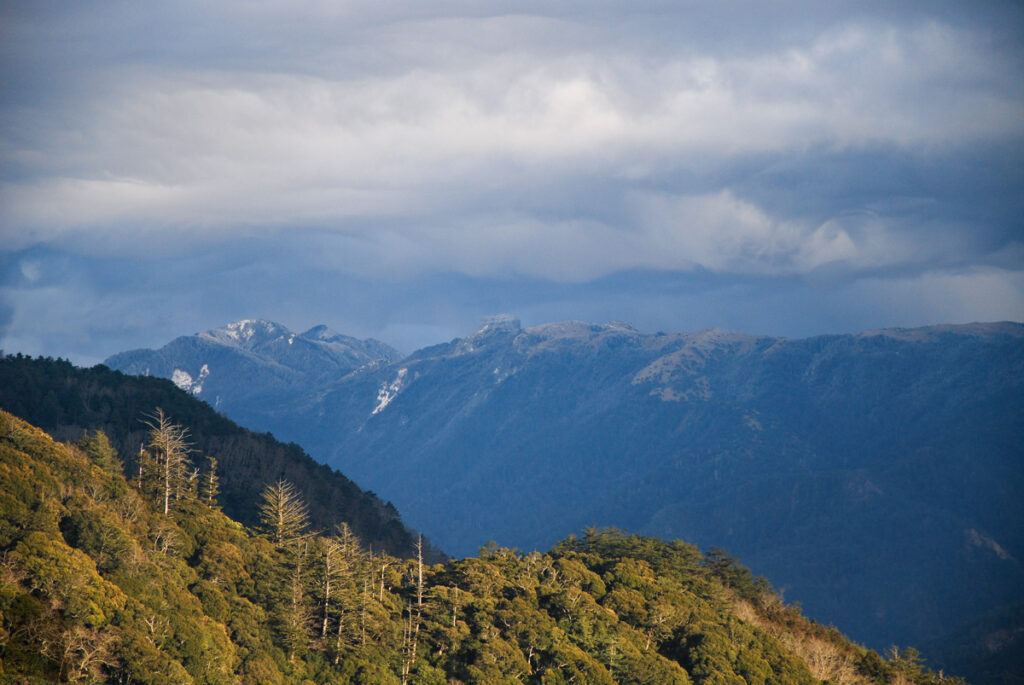 Dabajianshan (大霸尖山), the Iconic High Mountain with the Imposing Summit The peak of Dabajianshan resembles a barrel.