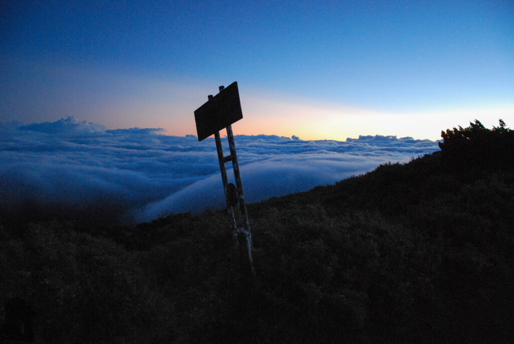 Dabajianshan (大霸尖山), the Iconic High Mountain with the Imposing Summit On the trail to Dabajianshan at dawn