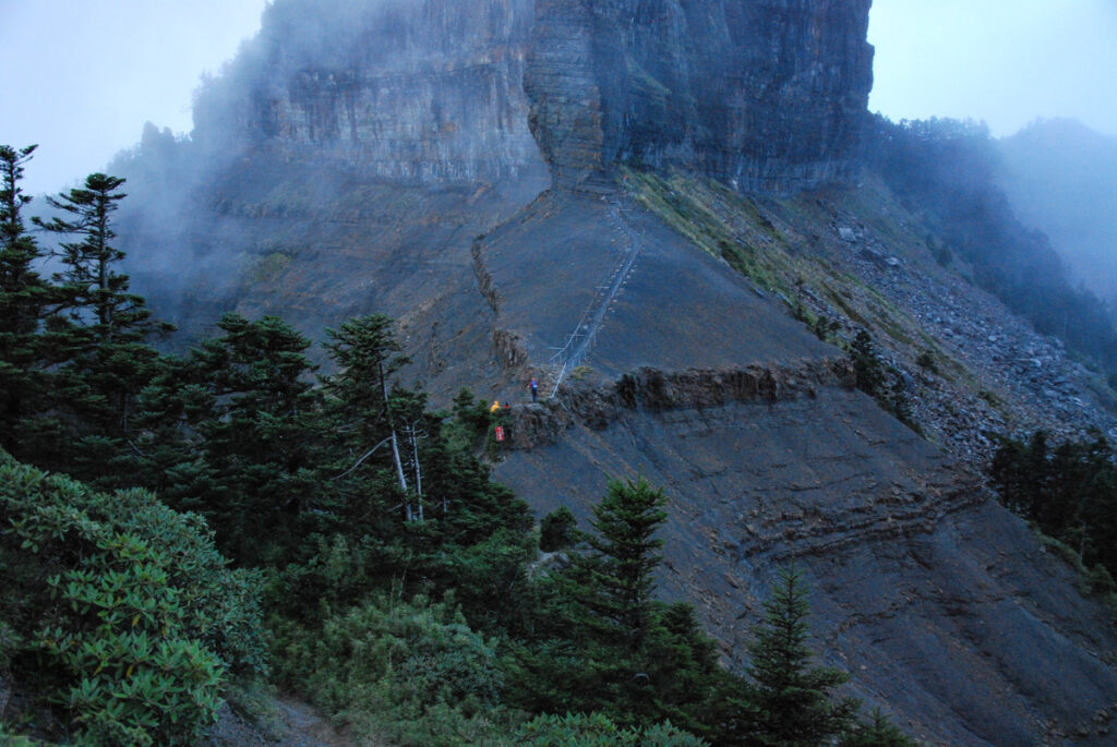 Dabajianshan (大霸尖山), the Iconic High Mountain with the Imposing Summit Dabajianshan