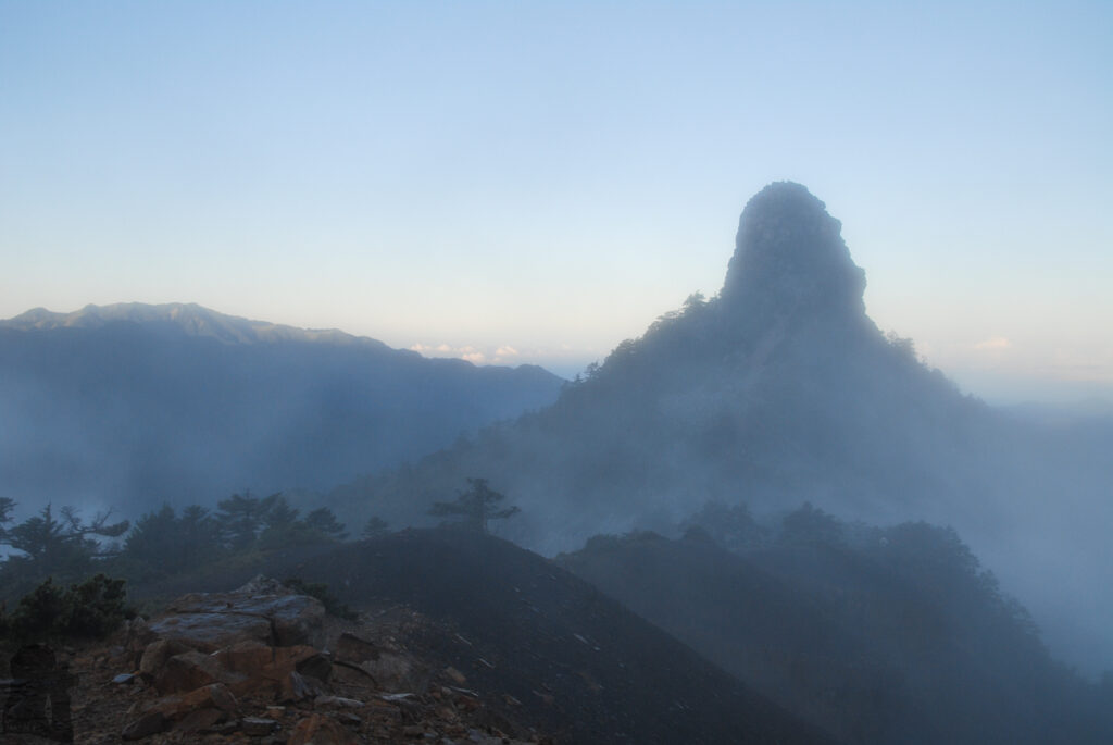 Dabajianshan (大霸尖山), the Iconic High Mountain with the Imposing Summit Xiaobajianshan