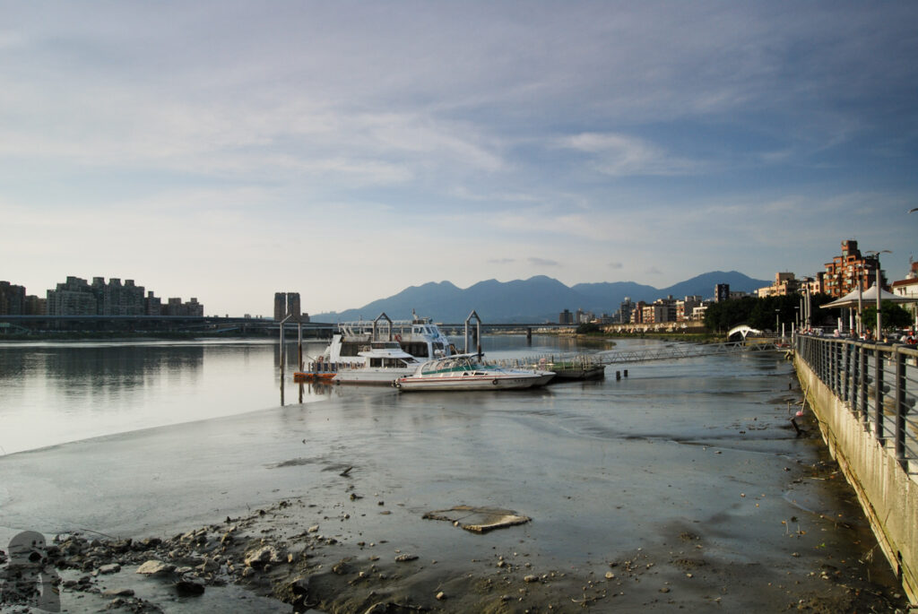 Dadaocheng (大稻埕), Taipei, the Old Wharf for my Early Photography Technique Dadaocheng 大稻埕, Tamsui River