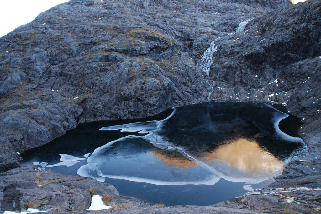 Gertrude Saddle Route, My Favorite Trail to View the Breathtaking Fiordland Black Lake in early winter