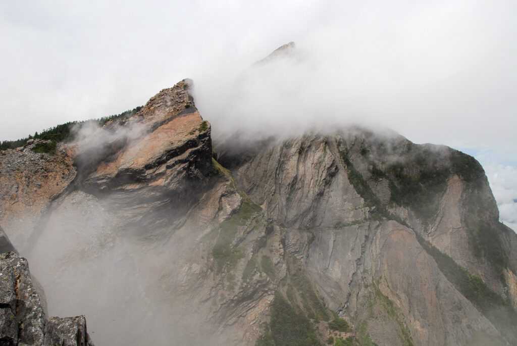 The Holy Ridge, Shengleng "O" Trail (O聖), the Most Famous Ridgeline in Taiwan Mutelabashan (穆特勒布山) formidable face