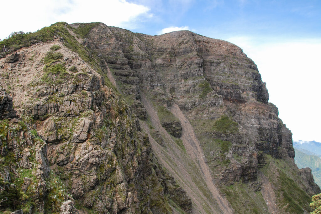 The Holy Ridge, Shengleng "O" Trail (O聖), the Most Famous Ridgeline in Taiwan Xueshan North Peak