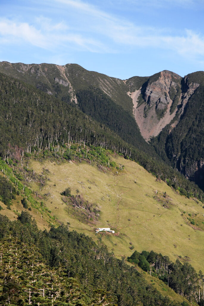 The Holy Ridge, Shengleng "O" Trail (O聖), the Most Famous Ridgeline in Taiwan Saliujiu Cabin 三六九山莊