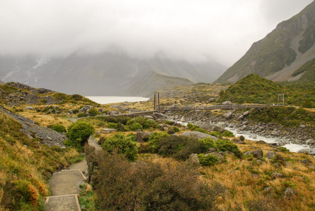 Hooker Valley Track, the Beginner-Friendly Walk to See the Icebergs Floating on Hooker Lake Hooker Valley Track