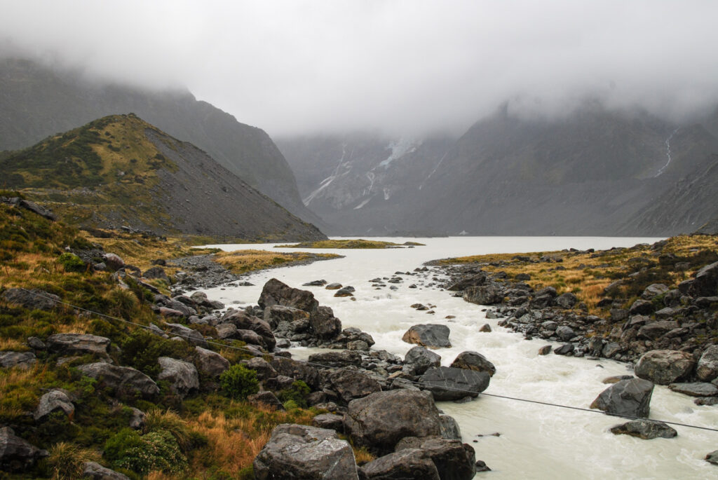 Hooker Valley Track, the Beginner-Friendly Walk to See the Icebergs Floating on Hooker Lake Were it not for the overcast, those hanging glaciers should be visible.