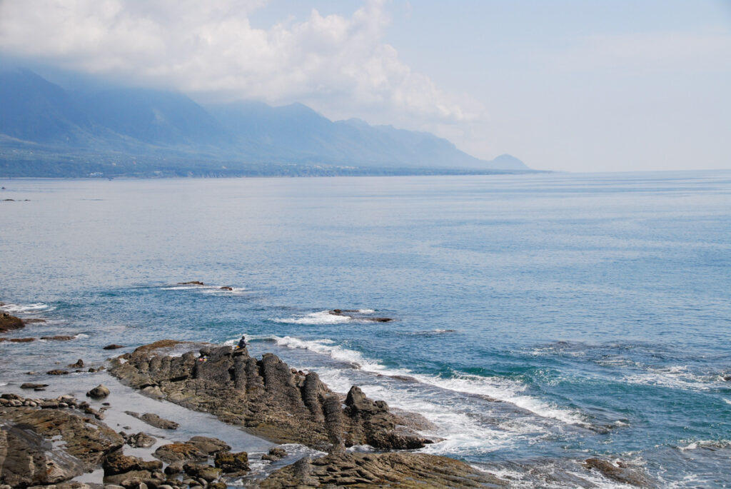 Jialulan (加路蘭), View the Magnificent Coastal Mountain Range in Taitung Dulan Bay 都蘭灣