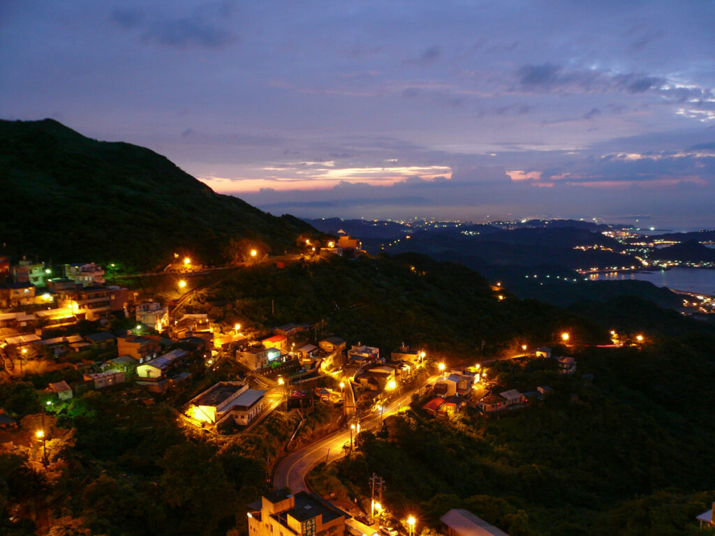 Jiufen (九份) and Jinguashi (金瓜石) the Former Mining Towns of Distinct Vibes. My earliest photo (2007) taken in Jiufen with a compact camera