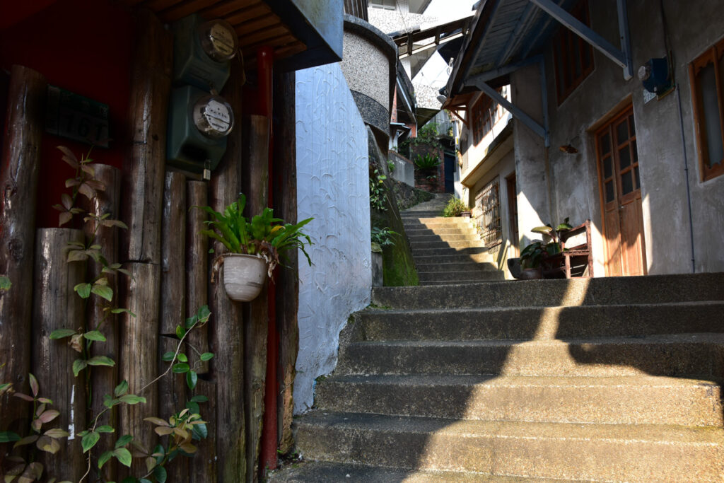 Jiufen (九份) and Jinguashi (金瓜石) the Former Mining Towns of Distinct Vibes. Qitang Old Street