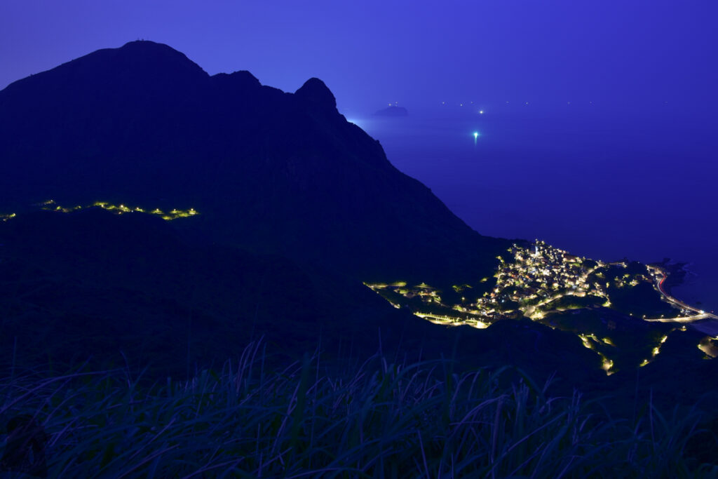 Jiufen (九份) and Jinguashi (金瓜石) the Former Mining Towns of Distinct Vibes. Keelung Mountain and ShuiNanDong