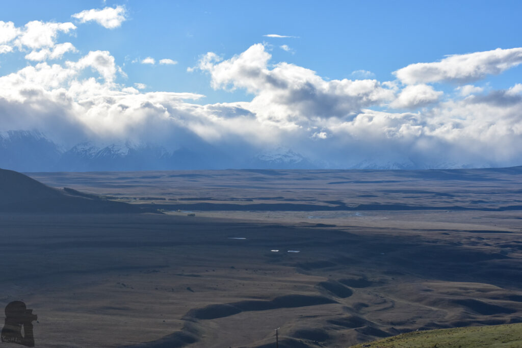 Lake Tekapo, the Busiest Turquoise Lake in South Island Without much rainfall a year, the flat seemed barren.