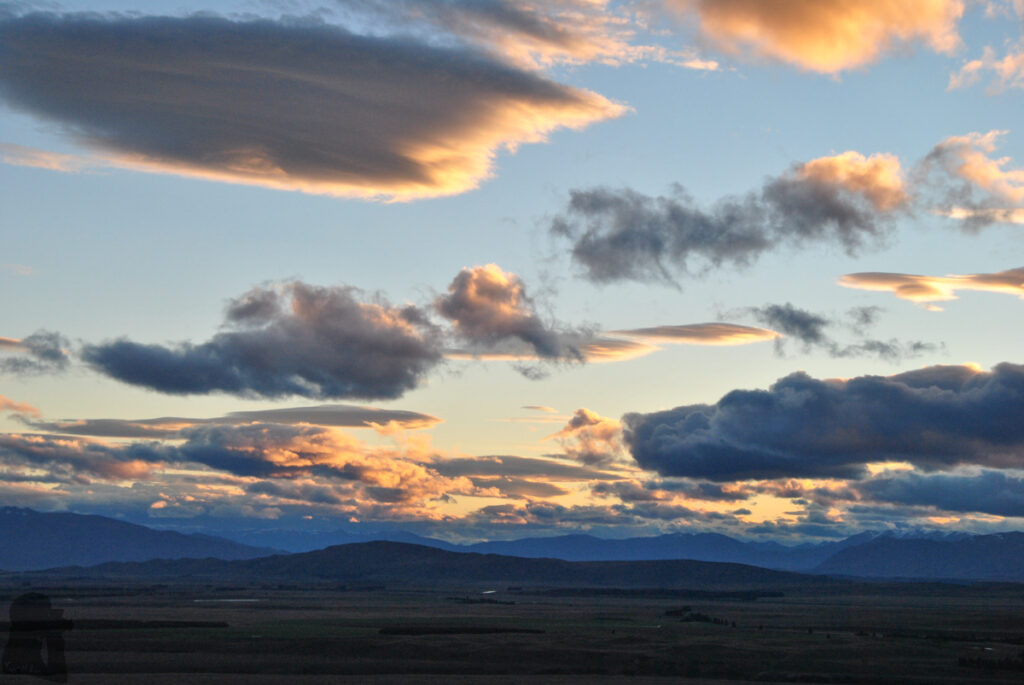 Lake Tekapo, the Busiest Turquoise Lake in South Island Lake Tekapo
