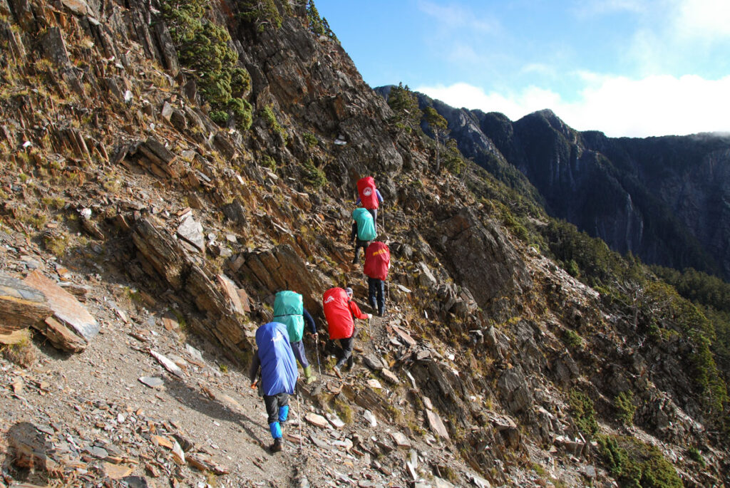 Mabolasih Trail (馬博拉斯橫斷), the Challenging Hike Crossing the Precipitous Central Mountain Range Heading to Siouguluanshan