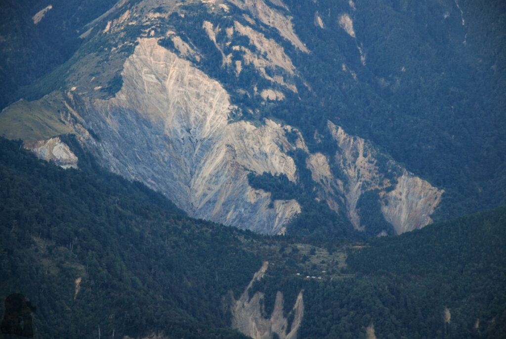 Mabolasih Trail (馬博拉斯橫斷), the Challenging Hike Crossing the Precipitous Central Mountain Range Guangao Hiking Service Station (觀高登山服務站), the tiny buildings in the foreground