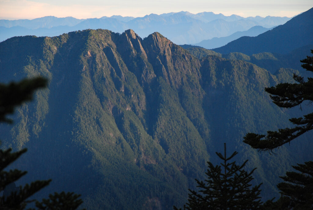 Mabolasih Trail (馬博拉斯橫斷), the Challenging Hike Crossing the Precipitous Central Mountain Range The Wushuangshan (無雙山) on South Section 3 has two prominent peaks.