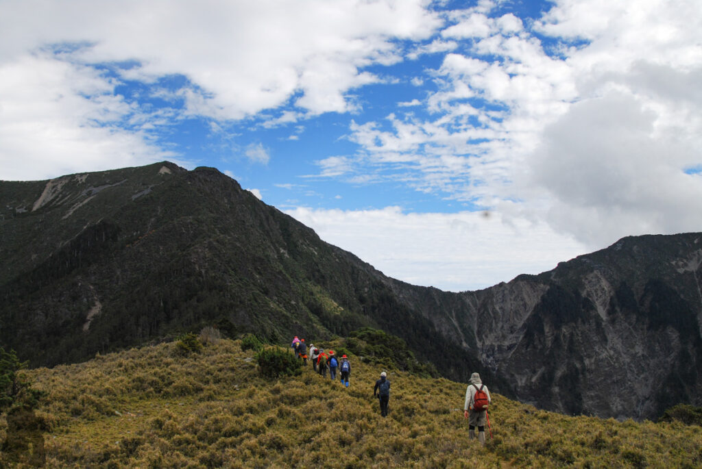 Mabolasih Trail (馬博拉斯橫斷), the Challenging Hike Crossing the Precipitous Central Mountain Range The hike climbing back to Mabolasihshan