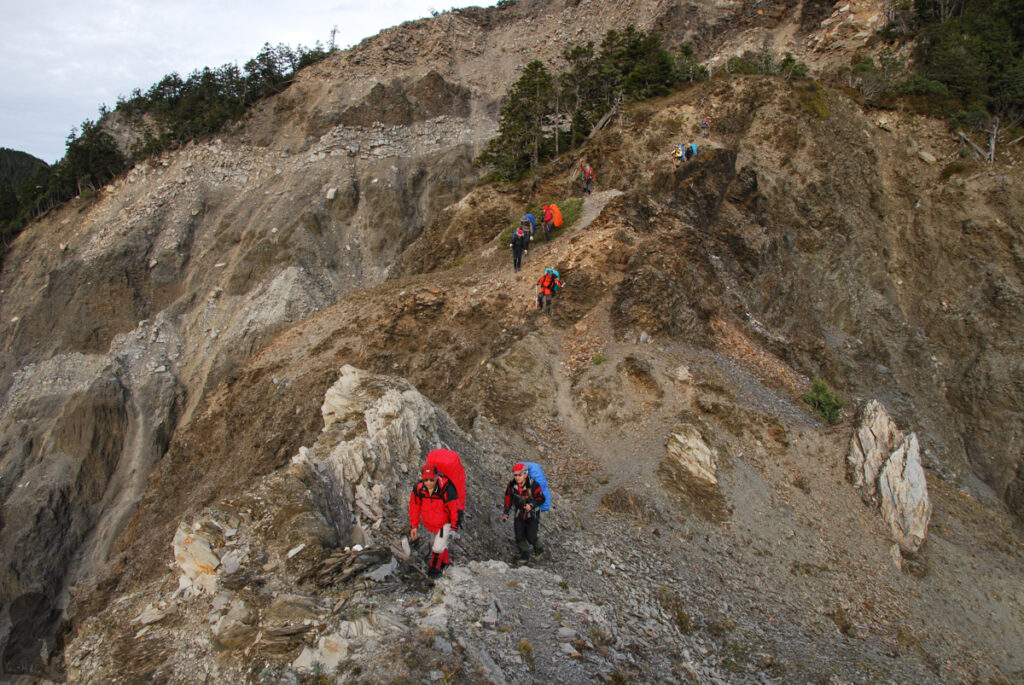 Mabolasih Trail (馬博拉斯橫斷), the Challenging Hike Crossing the Precipitous Central Mountain Range Wulameng Cliff