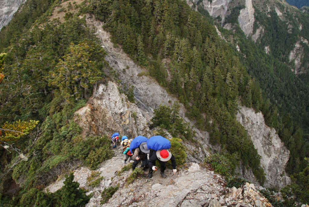 Mabolasih Trail (馬博拉斯橫斷), the Challenging Hike Crossing the Precipitous Central Mountain Range approaching Maliyawunlushan (馬利亞文路山)