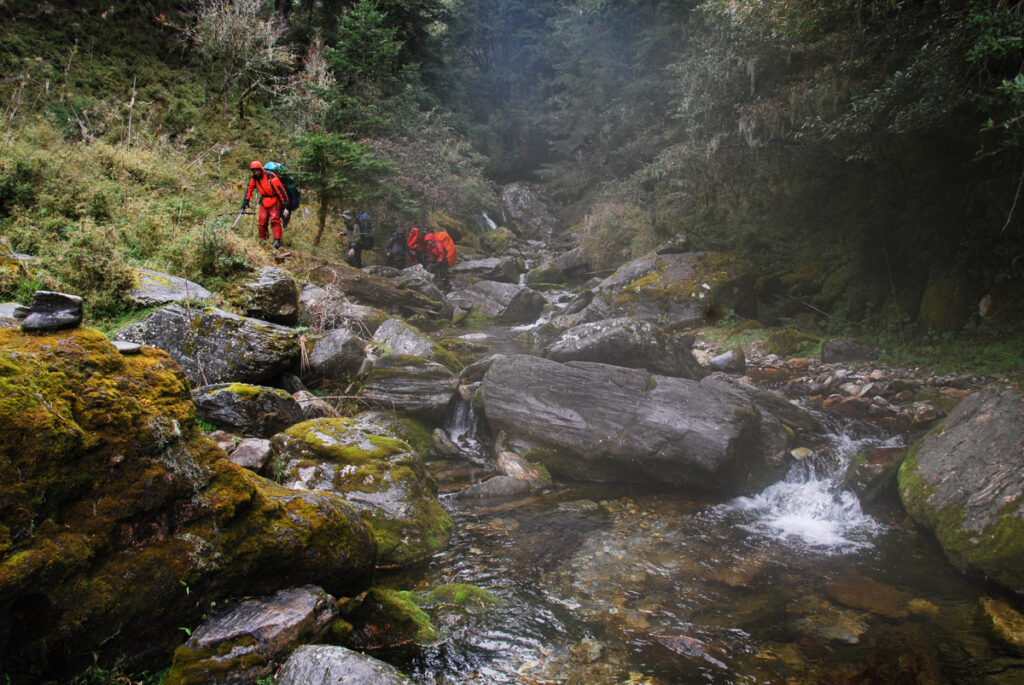 Mabolasih Trail (馬博拉斯橫斷), the Challenging Hike Crossing the Precipitous Central Mountain Range Tracing a creek downstream