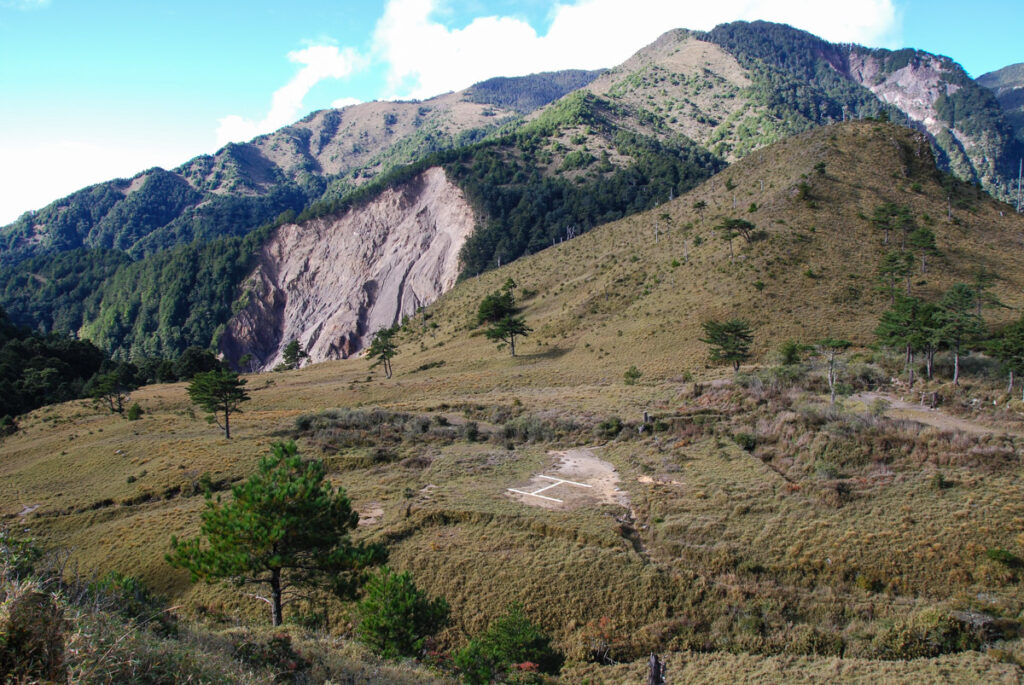 Mabolasih Trail (馬博拉斯橫斷), the Challenging Hike Crossing the Precipitous Central Mountain Range Batongguan Grassland