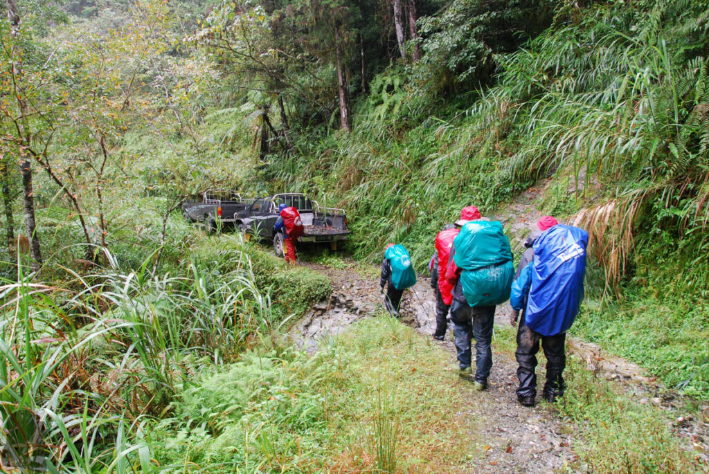Mabolasih Trail (馬博拉斯橫斷), the Challenging Hike Crossing the Precipitous Central Mountain Range The utes to pick up us on Zhongping Forest Road