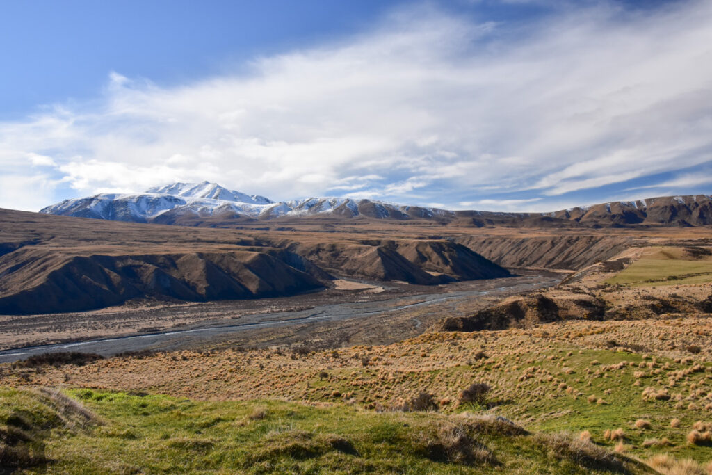 Mt. Sunday, Canterbury, Viewing the Panorama of Ranges and Plain in the Capital of "Rohan" Potts River
