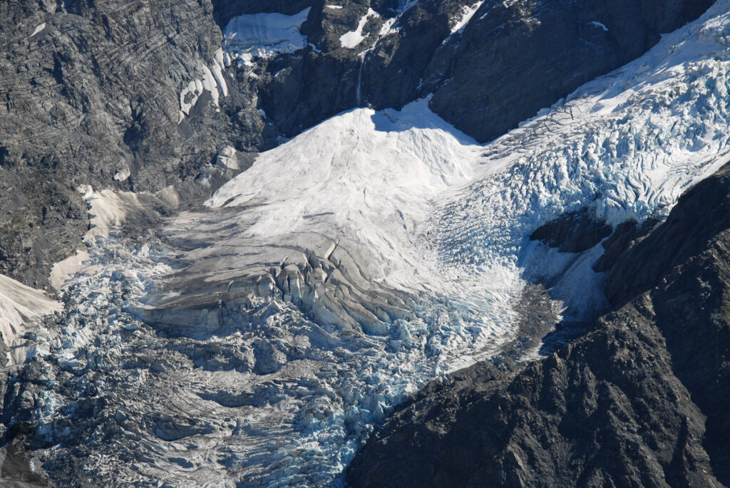 Mueller Hut Route & Mount Ollivier, Climbing High for the Panorama of Hooker Valley and Mount Cook Crunchy and crumbling glaciers