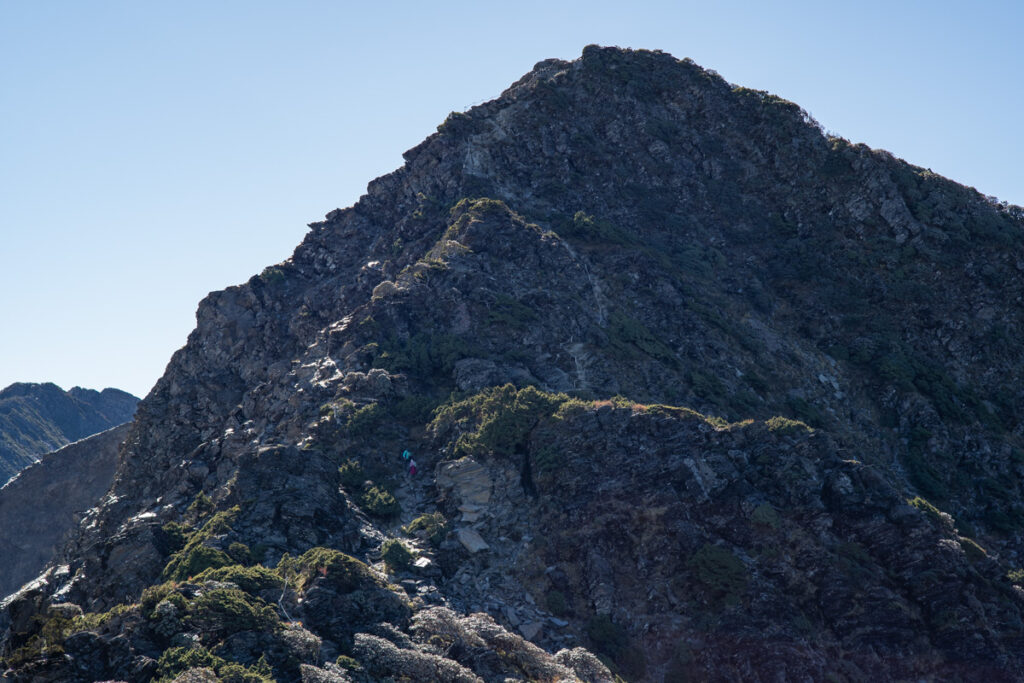 Wuyanfeng (五岩峰), the narrow and precipitous ridge between the trail junction of Nanhu North Mountain and Nanhu North Peak