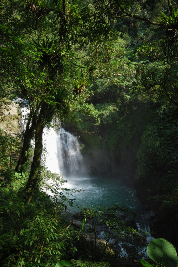 Neidong Falls (內洞瀑布群), a Short Walk to View Several Gorgeous Waterfalls near Taipei Metro Area Neidong Falls
