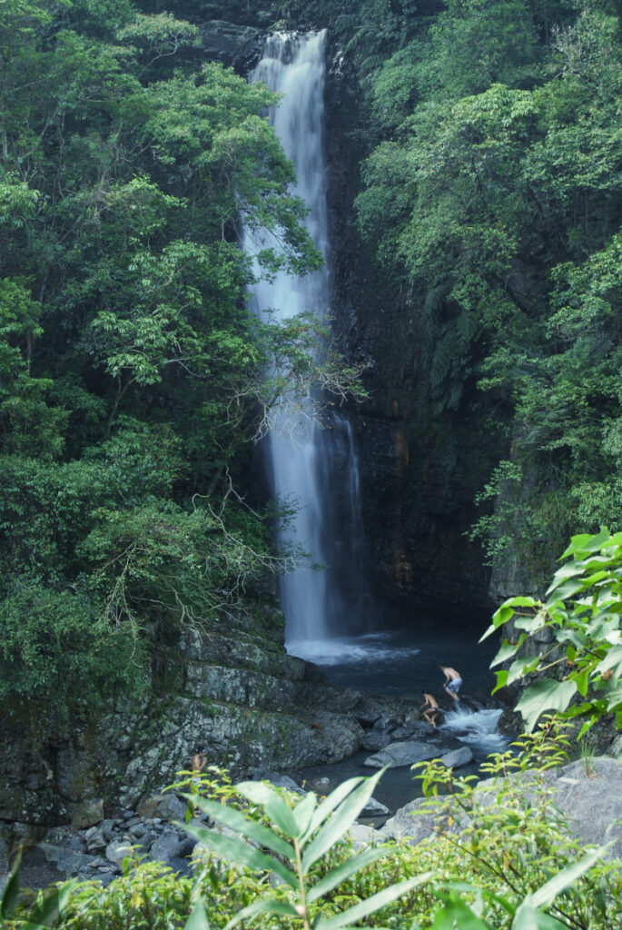 Neidong Falls (內洞瀑布群), a Short Walk to View Several Gorgeous Waterfalls near Taipei Metro Area Neidong Falls