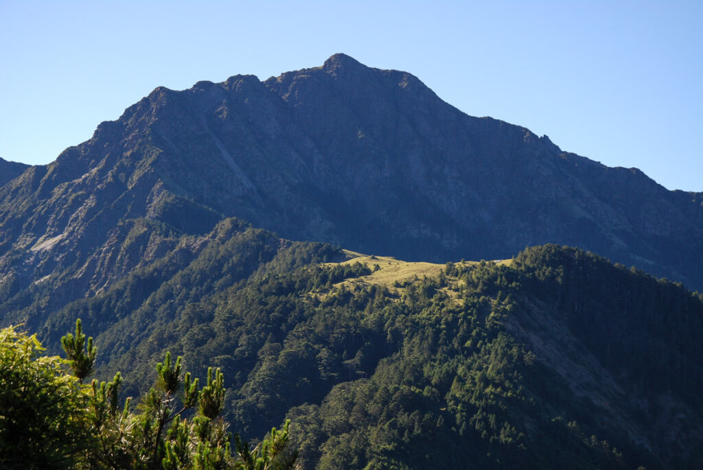 North Section 1 (北一段), Climb the Glacier-Visited Nanhudashan (南湖大山) and the Formidable Zhongyangjianshan (中央尖山) Nanhudashan