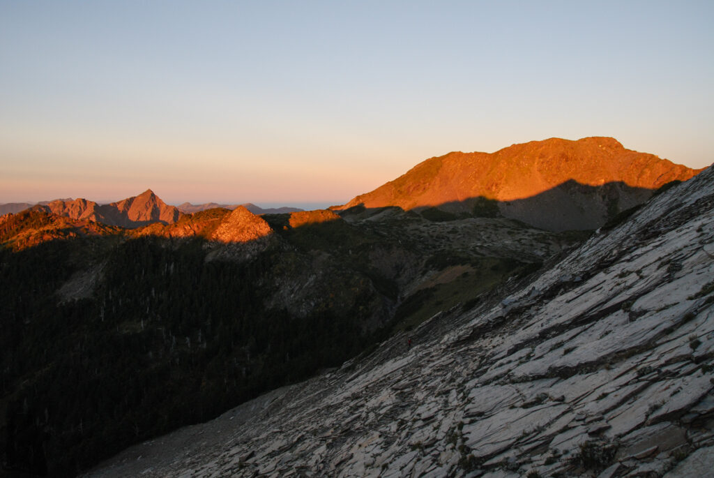 North Section 1 (北一段), Climb the Glacier-Visited Nanhudashan (南湖大山) and the Formidable Zhongyangjianshan (中央尖山) Nanhudashan (right) and Zhongyangjianshan (left) in the same frame.