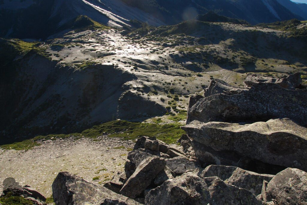 North Section 1 (北一段), Climb the Glacier-Visited Nanhudashan (南湖大山) and the Formidable Zhongyangjianshan (中央尖山) the flat saddle between Nanhudashan and Nanhu East Peak