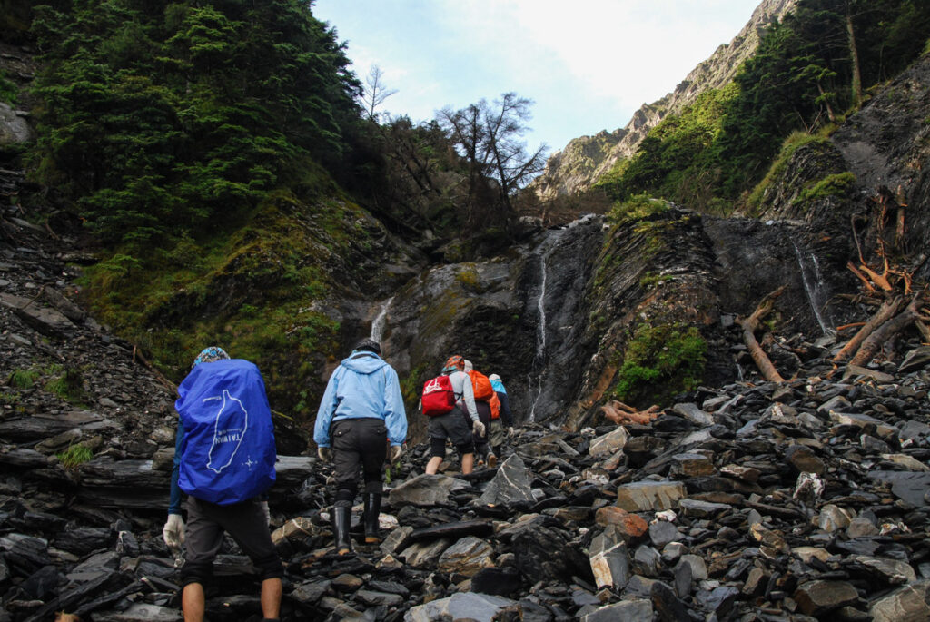 North Section 1 (北一段), Climb the Glacier-Visited Nanhudashan (南湖大山) and the Formidable Zhongyangjianshan (中央尖山) Zhongyangjian River