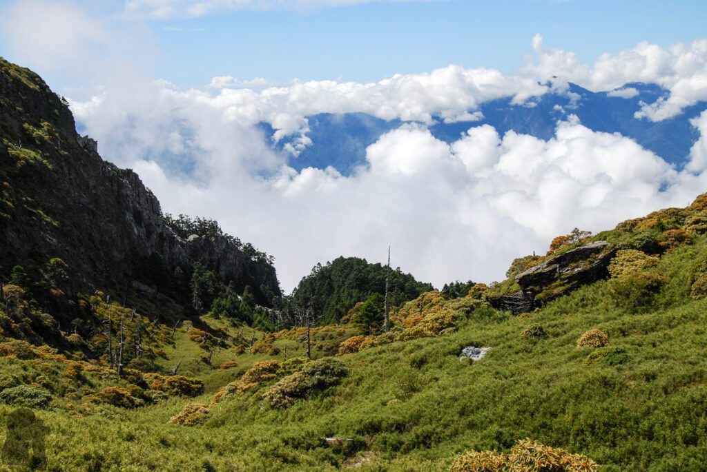 North Section 1 (北一段), Climb the Glacier-Visited Nanhudashan (南湖大山) and the Formidable Zhongyangjianshan (中央尖山) The east saddle of Zhongyangjianshan