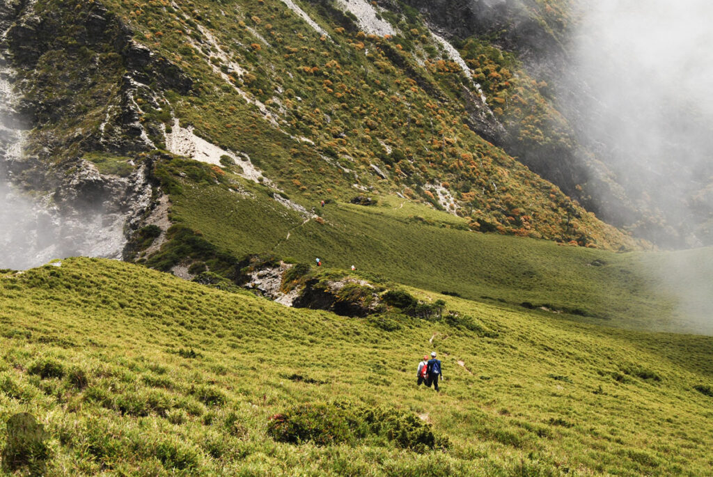 North Section 1 (北一段), Climb the Glacier-Visited Nanhudashan (南湖大山) and the Formidable Zhongyangjianshan (中央尖山) The east saddle of Zhongyangjianshan