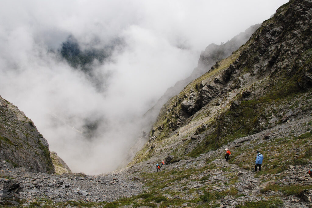 North Section 1 (北一段), Climb the Glacier-Visited Nanhudashan (南湖大山) and the Formidable Zhongyangjianshan (中央尖山) Descending back to the valley of Zhongyangjian River