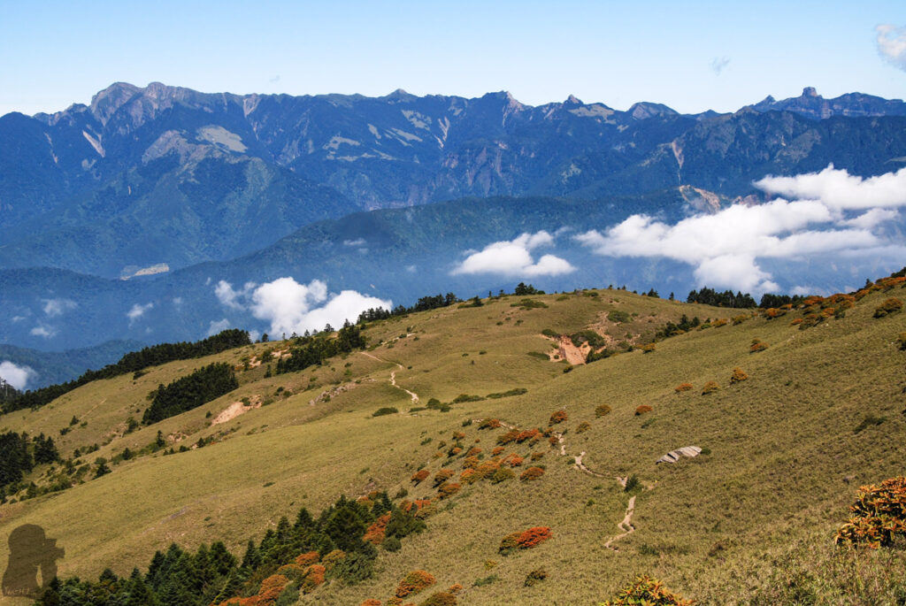 North Section 1 (北一段), Climb the Glacier-Visited Nanhudashan (南湖大山) and the Formidable Zhongyangjianshan (中央尖山) The view from Shenmazhen Grassland; The array of peaks on the Holy Ridge