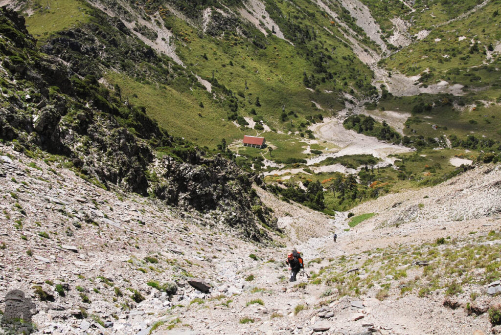 North Section 1 (北一段), Climb the Glacier-Visited Nanhudashan (南湖大山) and the Formidable Zhongyangjianshan (中央尖山) The route going down to Nanhu Cabin