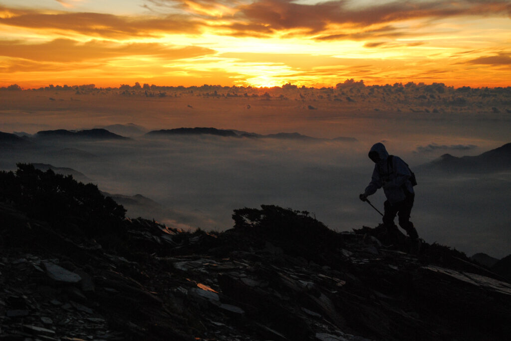 North Section 1 (北一段), Climb the Glacier-Visited Nanhudashan (南湖大山) and the Formidable Zhongyangjianshan (中央尖山) sunrise at Nanhu East Peak