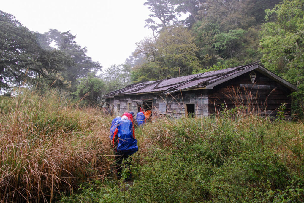 North Section 2 (北二段), the Trail on the Formidable Ridge with Ominous Names The abandon hut at 25K of 730 Forest Road
