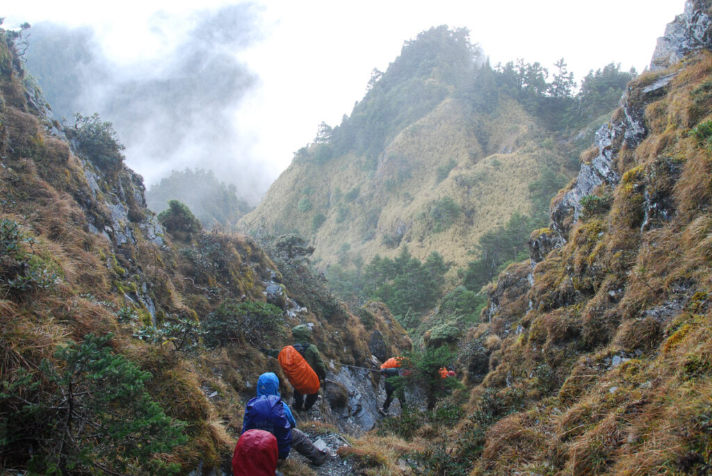North Section 2 (北二段), the Trail on the Formidable Ridge with Ominous Names Many steep sections after passing Guimenguanfeng!