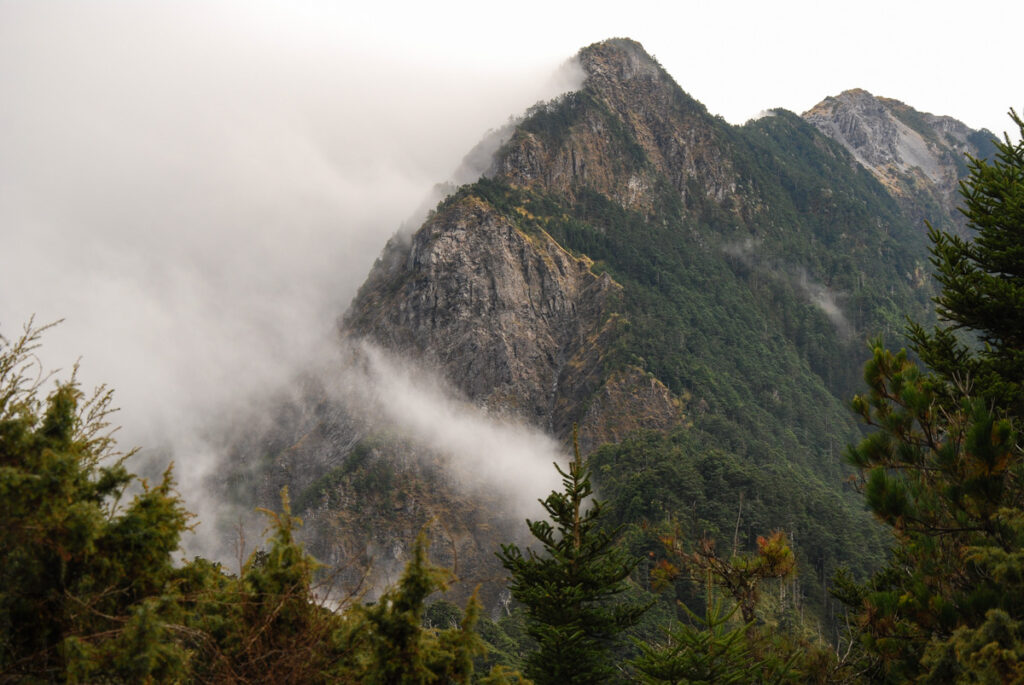 North Section 2 (北二段), the Trail on the Formidable Ridge with Ominous Names Guimenguanfeng