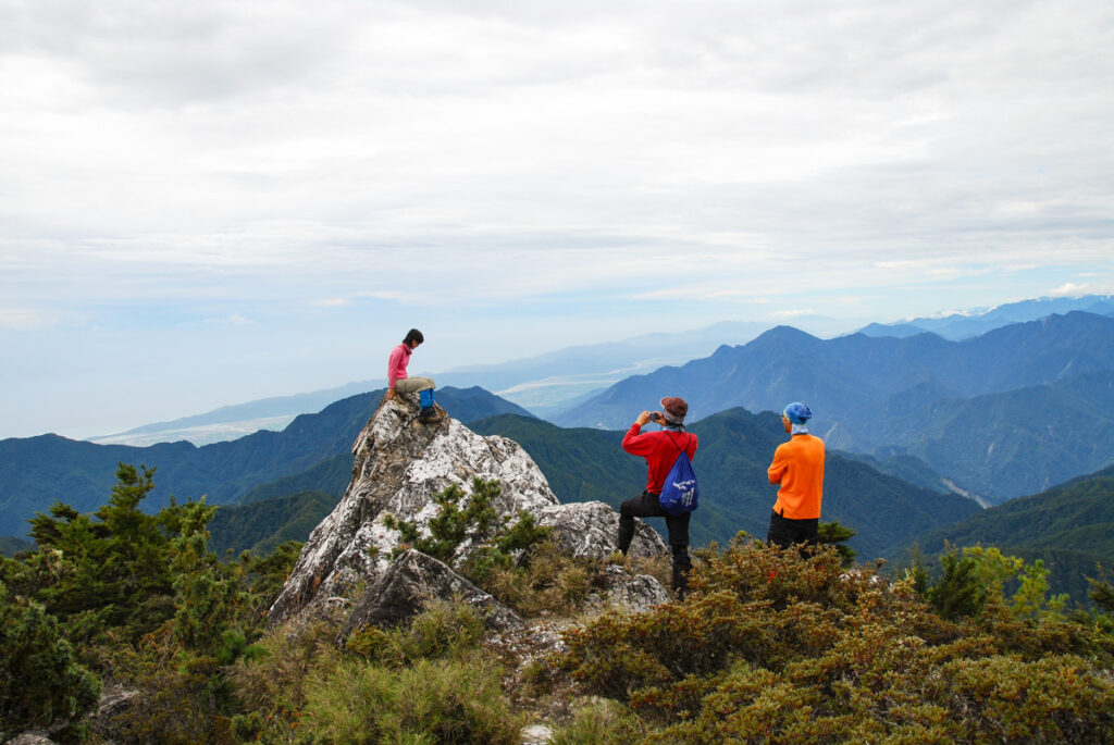 Qilai East Ridge (奇萊東稜), the Challenging Trail in the Dense Arrow Bamboos Patuolushan (帕托魯山)
