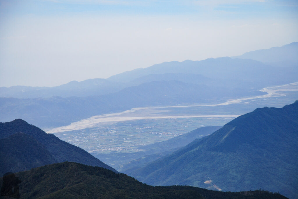 Qilai East Ridge (奇萊東稜), the Challenging Trail in the Dense Arrow Bamboos The East Longitudinal Valley (East Rift Valley 花東縱谷) and Coastal Mountain Range (海岸山脈)