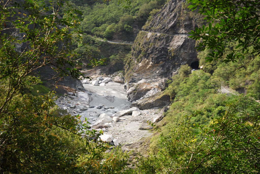Qilai East Ridge (奇萊東稜), the Challenging Trail in the Dense Arrow Bamboos Taroko Gorge