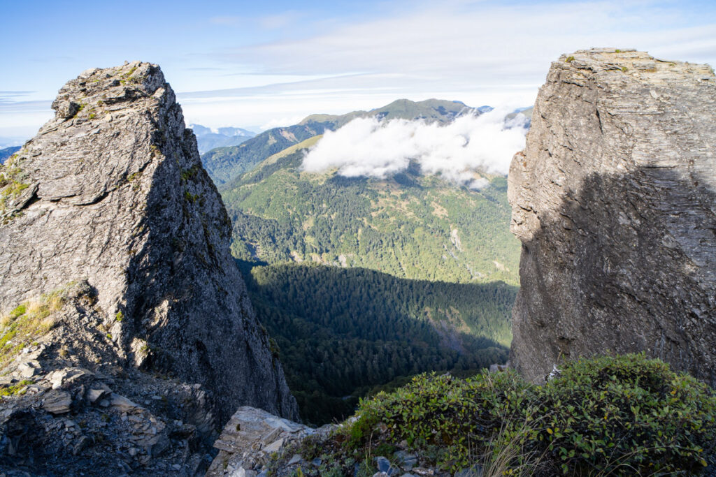 Qilai North Face to Pingfengshan (奇萊北壁下屏風), the Spectacular Trail that I Waited for 12 Years Some people call them the “South and North Towers” (南塔、北塔)